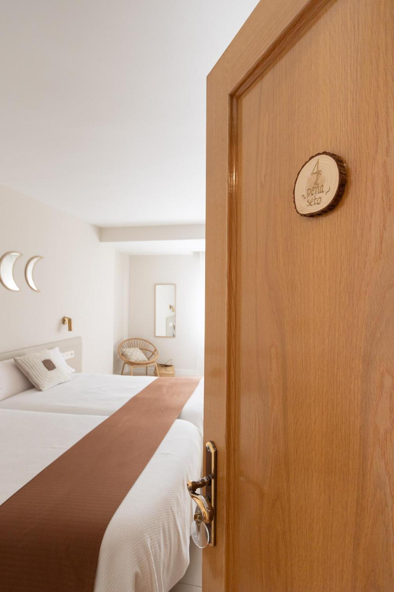 Hostal Lobrega Torrecilla en Cameros ภายนอก รูปภาพ